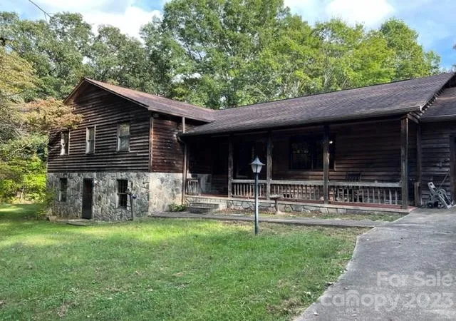 Photo 1 of Single family home for sale at 2752 Old Hwy 221 S, Marion, NC 28752 | MLS# 4074622 | Listing updated on 2026-08-25