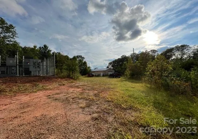 Photo 3 of Single family home for sale at 2752 Old Hwy 221 S, Marion, NC 28752 | MLS# 4074622 | Listing updated on 2026-08-25
