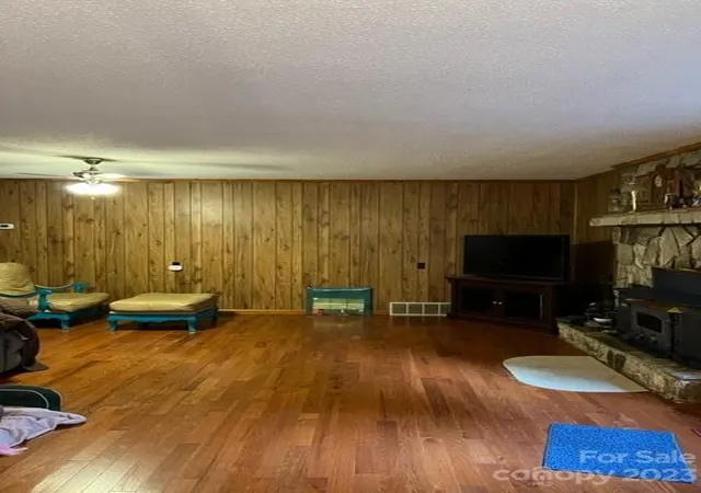 Photo 4 of Single family home for sale at 2752 Old Hwy 221 S, Marion, NC 28752 | MLS# 4074622 | Listing updated on 2026-08-25