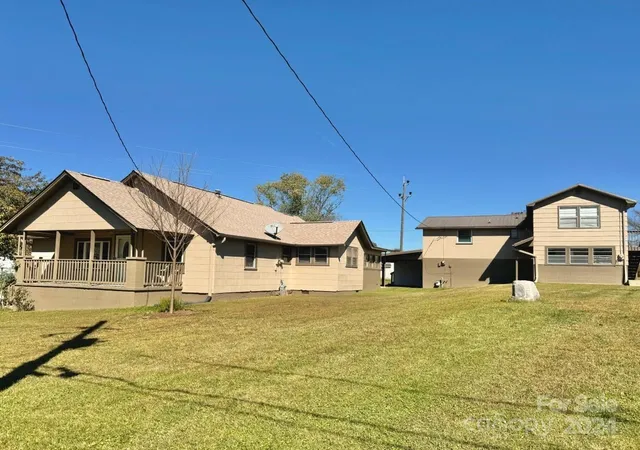 Photo 1 of Single family home for sale at 565 Neely Rd, Brevard, NC 28712 | MLS# 4074647 | Listing updated on 2026-10-14