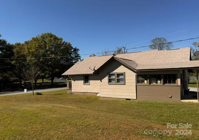 Photo 3 of Single family home for sale at 565 Neely Rd, Brevard, NC 28712 | MLS# 4074647 | Listing updated on 2026-10-14