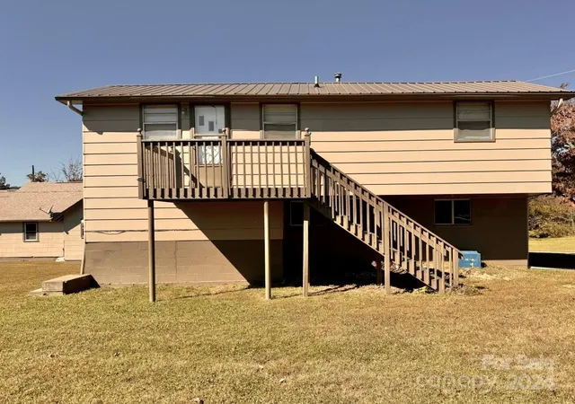 Photo 4 of Single family home for sale at 565 Neely Rd, Brevard, NC 28712 | MLS# 4074647 | Listing updated on 2026-10-14