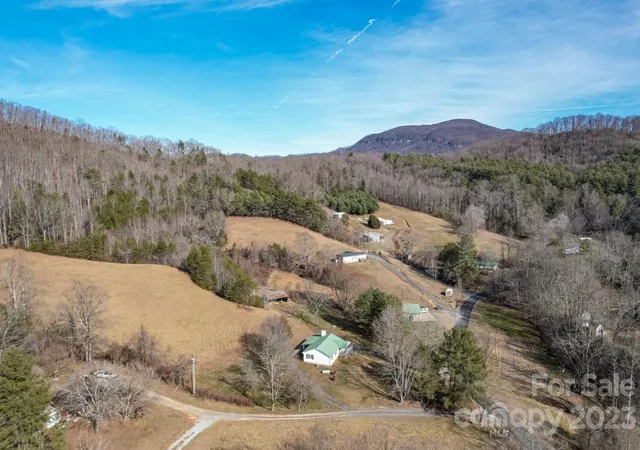 Photo 4 of Single family home for sale at 66 Fox Branch Rd, Fairview, NC 28730 | MLS# 4103301 | Listing updated on 2026-04-15