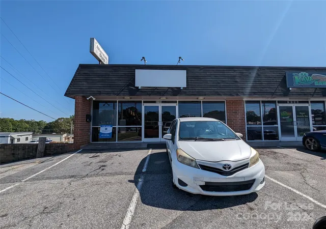 House for sale at 2298 Center St, Hickory, NC 28601 | MLS# 4112384 | Listing updated on 2026-03-30