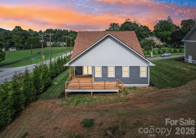 4th image of 20 Maple Knoll Dr, Hendersonville, NC 28792 | MLS# 4120243