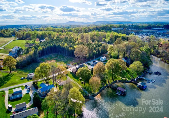 2nd image of 4271 Candlewood Dr, Sherrills Ford, NC 28673 | MLS# 4131389