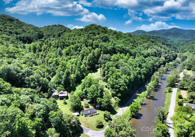Homes for sale in Burnsville, NC | 3065 Piney Hill Rd, Burnsville, NC 28714 | MLS# 4145309