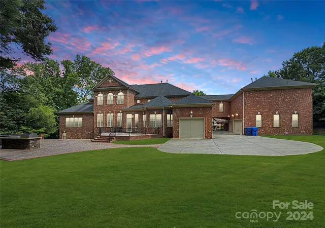 Photo 2 of Mansion for sale at 9100 Woodhall Lake Dr, Waxhaw, NC 28173 | MLS# 4151190 | Listing updated on 2026-04-15