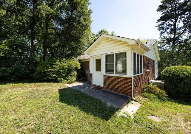 1st image of 2001 Mcdonald Dr, Charlotte, NC 28216 | MLS# 4159315
