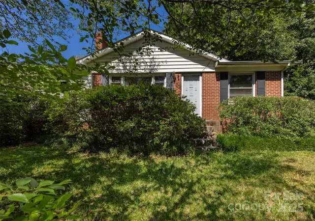27th image of 2001 Mcdonald Dr, Charlotte, NC 28216 | MLS# 4159315