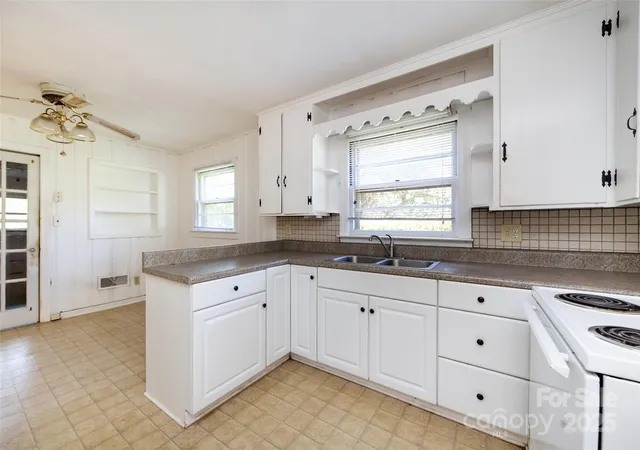 3rd image of 2001 Mcdonald Dr, Charlotte, NC 28216 | MLS# 4159315