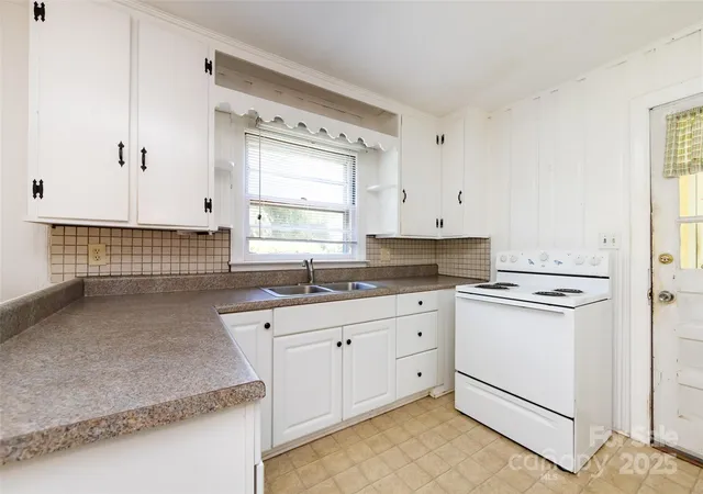 5th image of 2001 Mcdonald Dr, Charlotte, NC 28216 | MLS# 4159315