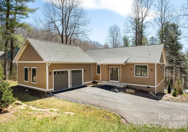 Homes for sale in Flat Rock, NC | 654 Hollybrook Dr, Flat Rock, NC 28731 | MLS# 4167426
