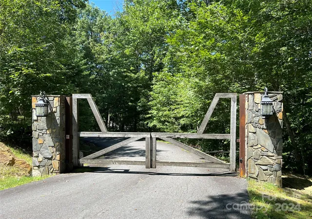 2nd image of 17 Harleys Cove Rd #17, Waynesville, NC 28785 | MLS# 4173884