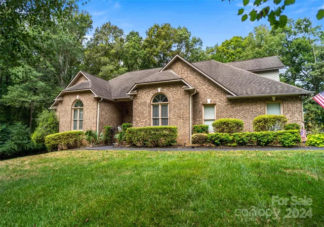 Photo 1 of Single family home for sale at 10235 Mount Holly Rd, Charlotte, NC 28214 | MLS# 4177384 | Listing updated on 2026-04-15