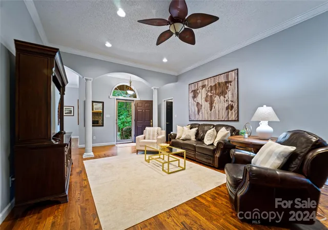 Photo 3 of Single family home for sale at 10235 Mount Holly Rd, Charlotte, NC 28214 | MLS# 4177384 | Listing updated on 2026-04-15