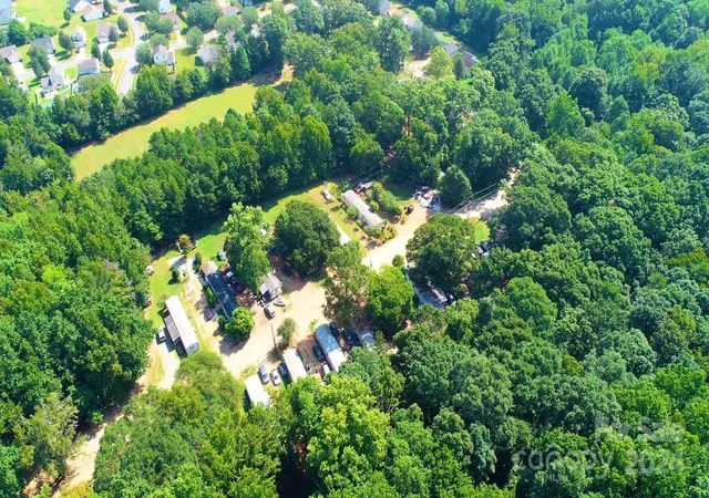 Photo 4 of Sale Pending at 4301 Perkins Rd, Charlotte, NC 28269 | MLS# 4178102 | Listing updated on 2026-08-24