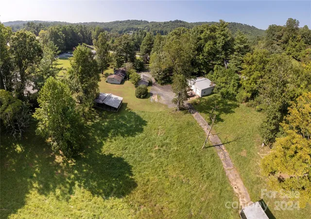 Homes for sale in Laurel Park, NC | 1925 Windsor Dr, Laurel Park, NC 28739 | MLS# 4178720