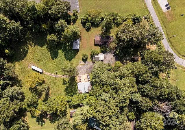 Homes for sale in Laurel Park, NC | 1925 Windsor Dr, Laurel Park, NC 28739 | MLS# 4178720