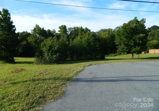 3rd image of 520 Lawrence Gray Rd, Charlotte, NC 28262 | MLS# 4179423