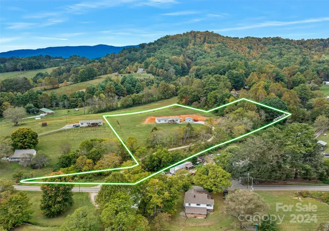 Photo 1 of Single family home for sale at 3734 Snow Crk Rd, Bakersville, NC 28705 | MLS# 4187150 | Listing updated on 2026-04-15