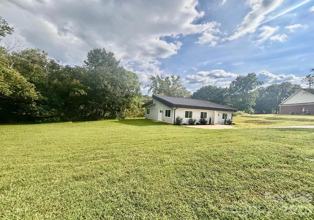 Photo 1 of Single family home for sale at 901 Linney Ln, Shelby, NC 28152 | MLS# 4188208 | Listing updated on 2026-09-14