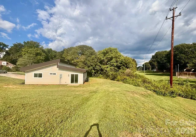 Photo 4 of Single family home for sale at 901 Linney Ln, Shelby, NC 28152 | MLS# 4188208 | Listing updated on 2026-09-14