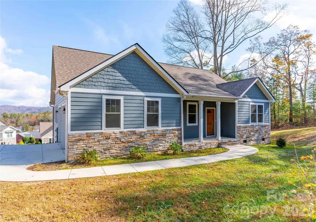 Photo 1 of Single family home for sale at 2637 Bowden Ln, Hendersonville, NC 28792 | MLS# 4197683 | Listing updated on 2026-08-31
