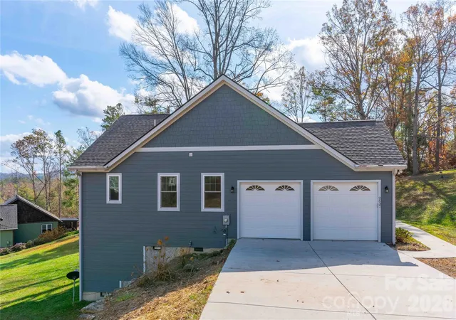 Photo 2 of Single family home for sale at 2637 Bowden Ln, Hendersonville, NC 28792 | MLS# 4197683 | Listing updated on 2026-08-31
