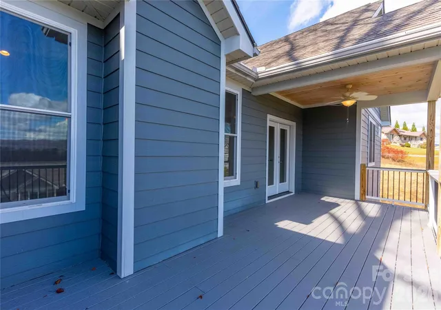 Photo 3 of Single family home for sale at 2637 Bowden Ln, Hendersonville, NC 28792 | MLS# 4197683 | Listing updated on 2026-08-31