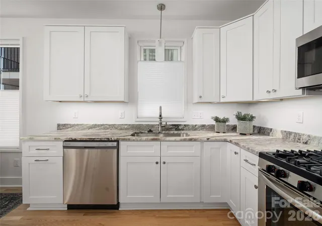 Photo 4 of Townhouse for sale at 43 Skyvue Ct #F, Saluda, NC 28773 | MLS# 4199637 | Listing updated on 2026-10-14