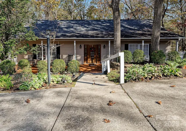 Photo 2 of Single family home for sale at 25040 Timberlake Dr, Fort Mill, SC 29708 | MLS# 4203265 | Listing updated on 2026-09-18