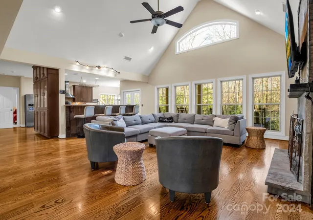 4th image of 148 Courtland Ct, Lake Lure, NC 28746 | MLS# 4207645