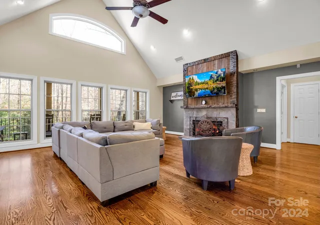 5th image of 148 Courtland Ct, Lake Lure, NC 28746 | MLS# 4207645