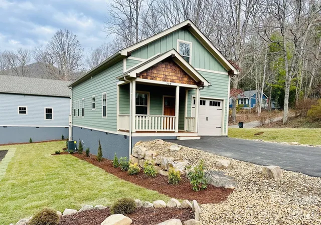 Photo 3 of Single family home for sale at 308 Ninth St, Black Mountain, NC 28711 | MLS# 4210597 | Listing updated on 2026-10-05