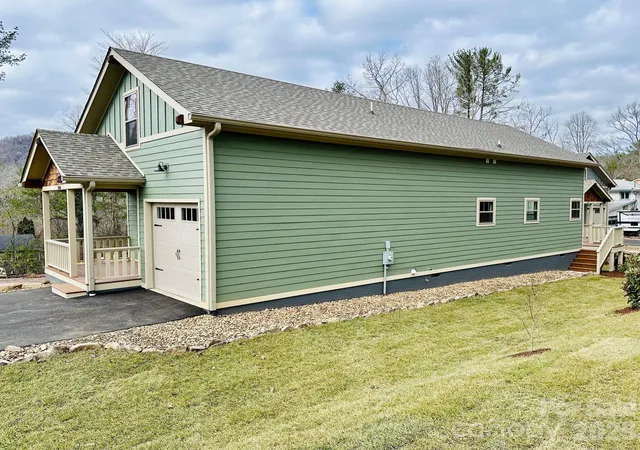 Photo 4 of Single family home for sale at 308 Ninth St, Black Mountain, NC 28711 | MLS# 4210597 | Listing updated on 2026-10-05