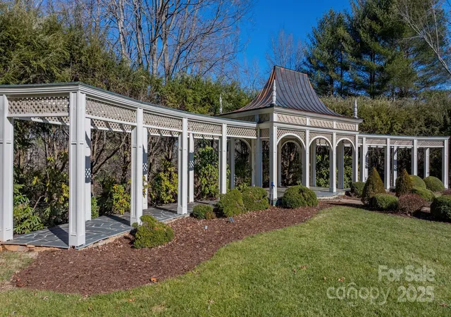 Photo 4 of Single family home for sale at 135 Claron Pl SE, Lenoir, NC 28645 | MLS# 4213212 | Listing updated on 2025-12-09