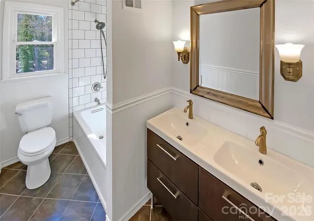 Photo 4 of Sale Pending at 7401 Limerick Dr, Charlotte, NC 28270 | MLS# 4219311 | Listing updated on 2026-09-22