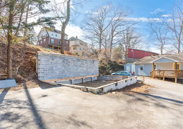 3rd image of 231 Westover Dr, Asheville, NC 28801 | MLS# 4221953