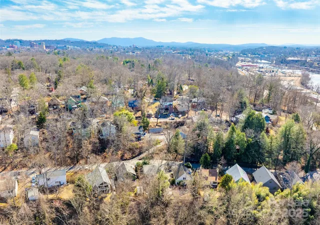 10th image of 231 Westover Dr, Asheville, NC 28801 | MLS# 4221953