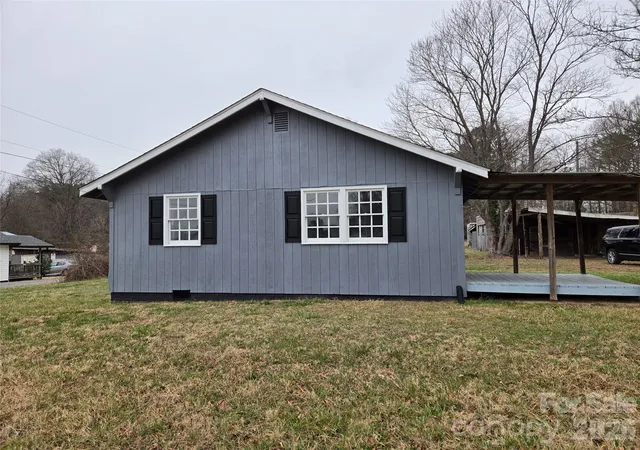 Photo 3 of Single family home for sale at 915 Chapel St, Landis, NC 28088 | MLS# 4224519 | Listing updated on 2026-10-05