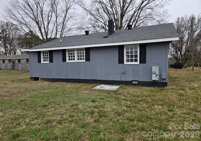 Photo 3 of Single family home for sale at 915 Chapel St, Landis, NC 28088 | MLS# 4224519 | Listing updated on 2026-10-05