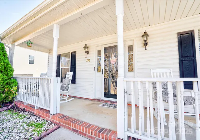 Photo 3 of Single Family Residence at 236 17th Avenue SE, Hickory, NC 28602 | MLS# 4227207 | | Sold on 2025-04-16