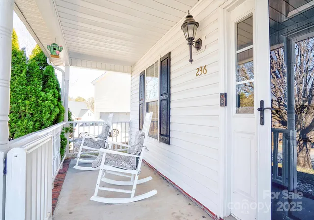 Photo 4 of Single Family Residence at 236 17th Avenue SE, Hickory, NC 28602 | MLS# 4227207 | | Sold on 2025-04-16