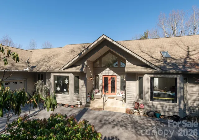 Photo 2 of Single family home for sale at 155 Poplar Loop Dr, Flat Rock, NC 28731 | MLS# 4228418 | Listing updated on 2026-09-30