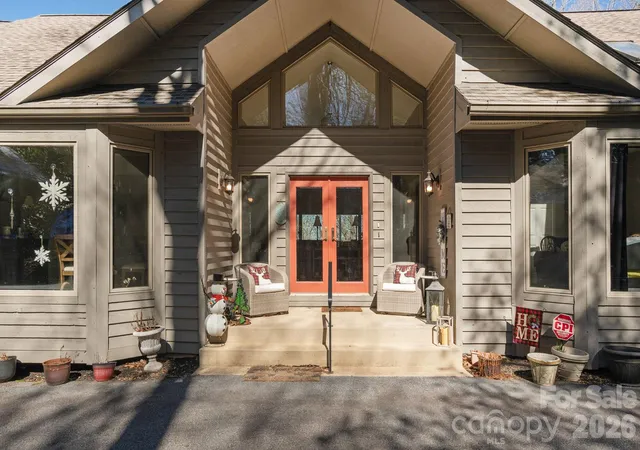 Photo 3 of Single family home for sale at 155 Poplar Loop Dr, Flat Rock, NC 28731 | MLS# 4228418 | Listing updated on 2026-09-30