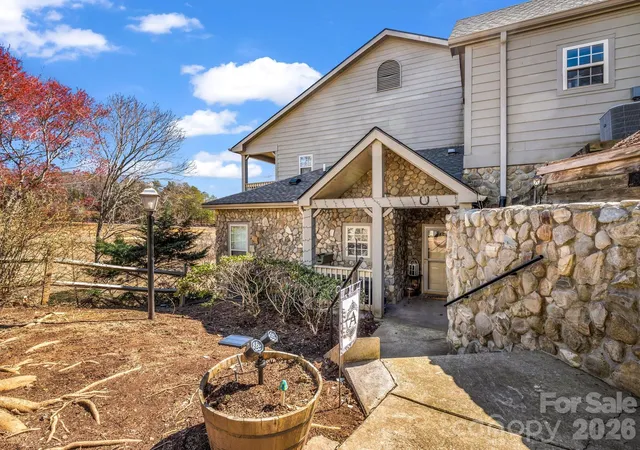 Listing Photo 4 - Condo for sale in building located at 158 Stonecrest Ct, Lake Lure, NC 28746