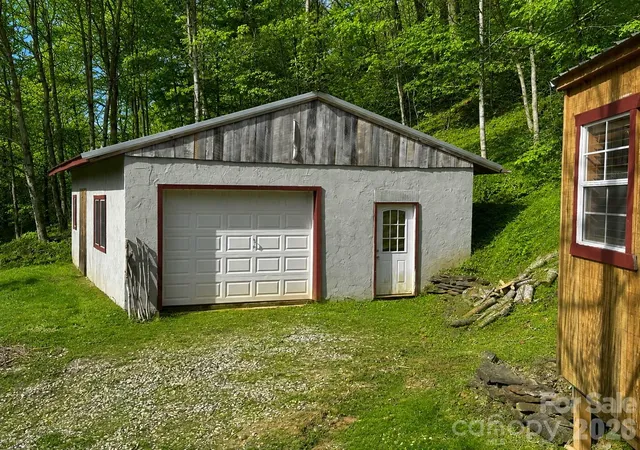 Photo 3 of Single family home for sale at 38 Buchanan Hill Rd, Bakersville, NC 28705 | MLS# 4237916 | Listing updated on 2026-08-31