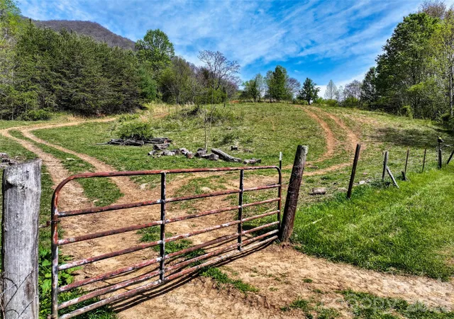 Photo 4 of House for sale at 1567 Newfound Rd, Leicester, NC 28748 | MLS# 4238843 | Listing updated on 2026-07-08