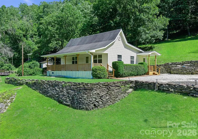Homes for sale in Bakersville, NC | 427 Johnson Cemetery Rd, Bakersville, NC 28705 | MLS# 4239752